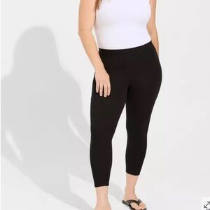 Torrid Essential Black Capri Leggings
